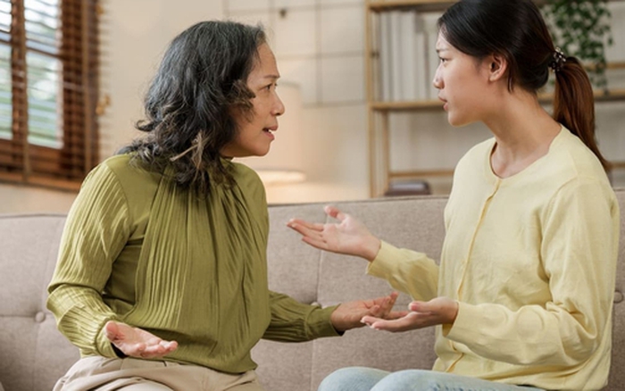 Phát hiện bất ngờ: Mẹ đẻ đòi tiền trông cháu để giúp chồng tôi