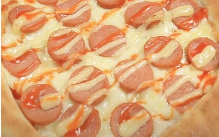 Hướng Dẫn Làm Pizza Xúc Xích Phô Mai Đỉnh Cao Tại Nhà