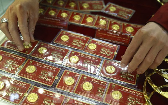 Giá vàng trong nước và quốc tế biến động mạnh: SJC, Bảo Tín Minh Châu, Doji và thị trường thế giới