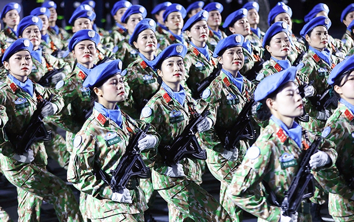 Vẻ Đẹp và Khí Thế của Các Nữ Chiến Sĩ trong Buổi Hợp Luyện Diễu Binh