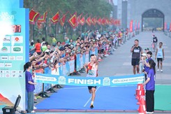 Lê Văn Hương và Trần Văn Đảng giành chiến thắng ấn tượng tại Đền Hùng Marathon 2025