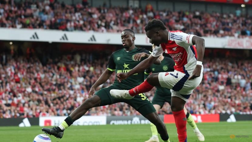 Liverpool Takes Lead as Arsenal Stumbles and Manchester City Dominates