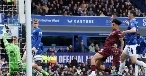 O’Reilly và Kovacic ghi bàn muộn giúp Man City chiến thắng Everton
