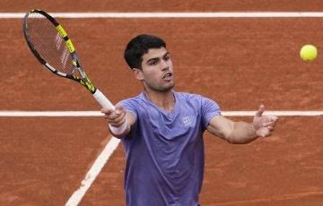 Carlos Alcaraz Lội Ngược Dòng, Tiến Vào Vòng 1/8 Barcelona Open 2025