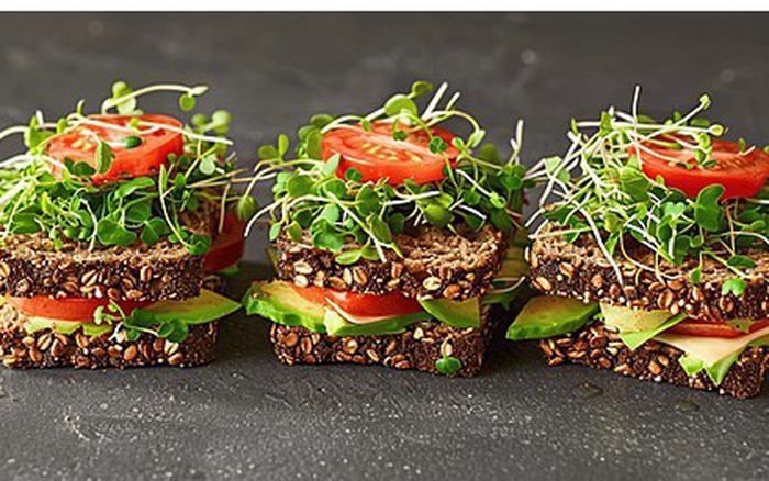 Rau Mầm Alfalfa: Lợi Ích Dinh Dưỡng Cao Nhất Khi Ăn Sống