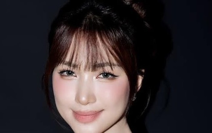 Hòa Minzy Hủy Livestream Vì Chuyến Bay Liên Tục Bị Hoãn