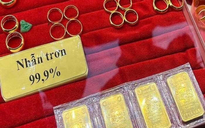 Giá vàng trong nước và thế giới đồng loạt lập đỉnh mới, vượt mốc 102 triệu đồng/lượng