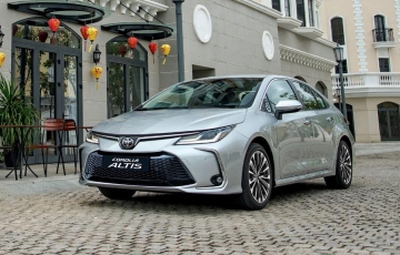 Thị trường ô tô quý I/2025: Sedan tỷ đồng lao dốc, Toyota Camry vẫn tỏa sáng