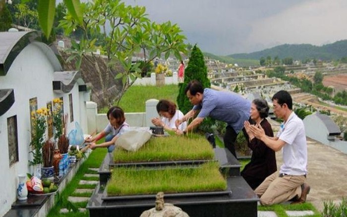 Hướng Dẫn Chi Tiết Nghi Thức Tảo Mộ và Cúng Bàn Thờ Tết Thanh Minh Để Cầu Tài Lộc và Bình An