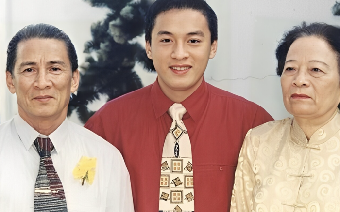 Lam Trường đau buồn trước sự ra đi của mẹ ruột, vợ chia sẻ khoảnh khắc xúc động