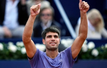 Carlos Alcaraz Vượt Qua Thử Thách De Minaur, Tiến Vào Bán Kết Barcelona Open
