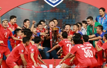 FIFA Gửi Thông Điệp Động Viên Đến HLV Kim Sang Sik và Các Ngôi Sao Việt Nam Trước Trận Đấu Với MU