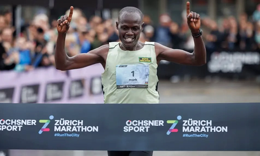 Vận động viên 48 tuổi lập kỷ lục với hat-trick vô địch Zurich Marathon