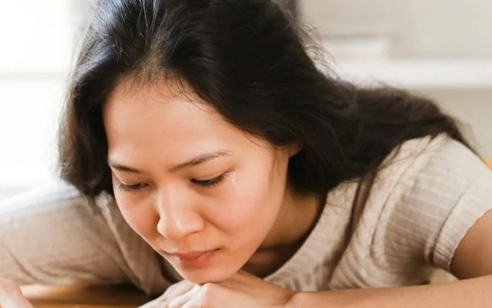 Sai lầm chốn tình đầu: Người phụ nữ mất tất cả sau buổi họp lớp