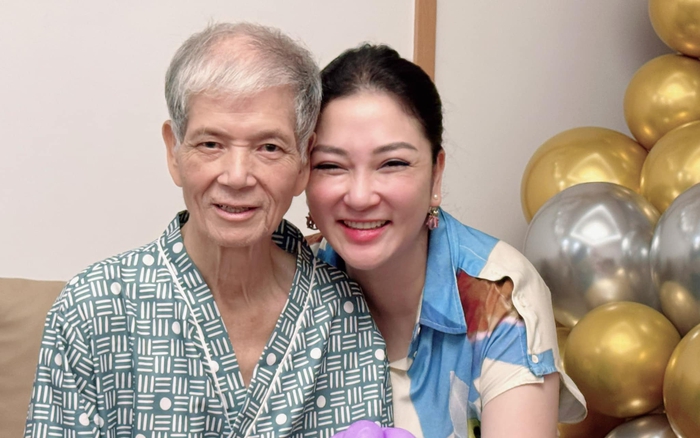 Nguyễn Thị Huyền đau buồn trước sự ra đi của bố, bạn bè và đồng nghiệp chia sẻ nỗi mất mát