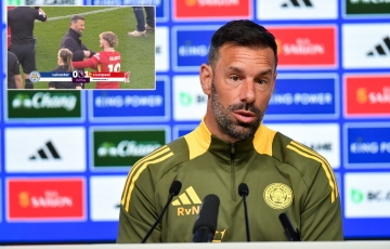 Ruud van Nistelrooy Đối Mặt Nguy Cơ Bị Sa Thải Sau Hành Động Vui Vẻ Khi Leicester Xuống Hạng