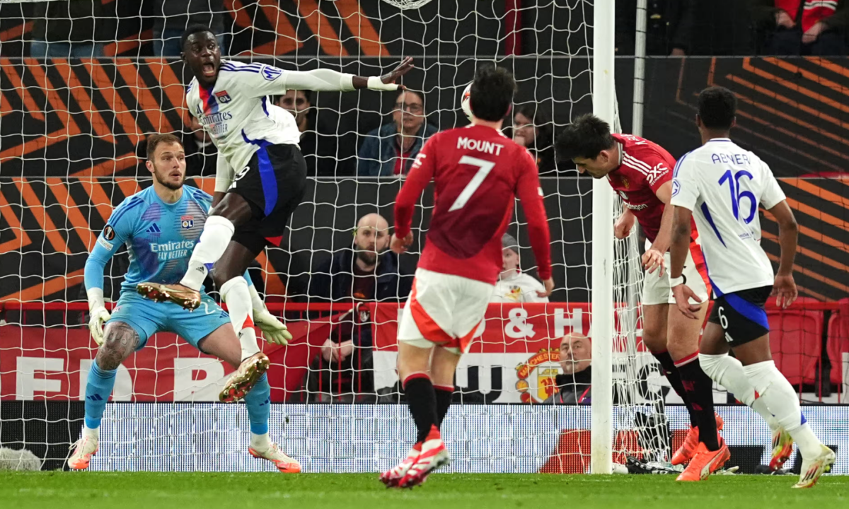 Man Utd vào bán kết Europa League nhờ pha lội ngược dòng kịch tính