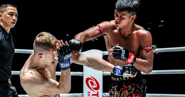 Võ sĩ Ba Lan thua knock-out sau cú đá bọ cạp thất bại trước đối thủ Thái Lan