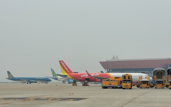 Giá vé máy bay dịp lễ 30/4 - 01/5 tăng vọt, vé phổ thông nhiều chuyến bay đã hết